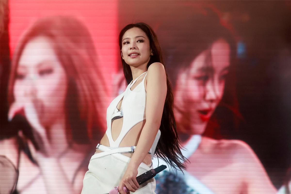 Популярная K-pop исполнительница создала собственный бренд одежды