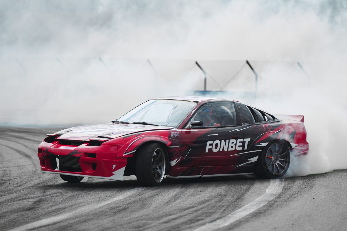 Фавориты чемпионата Беларуси по дрифтингу показали новую ливрею автомобилей 