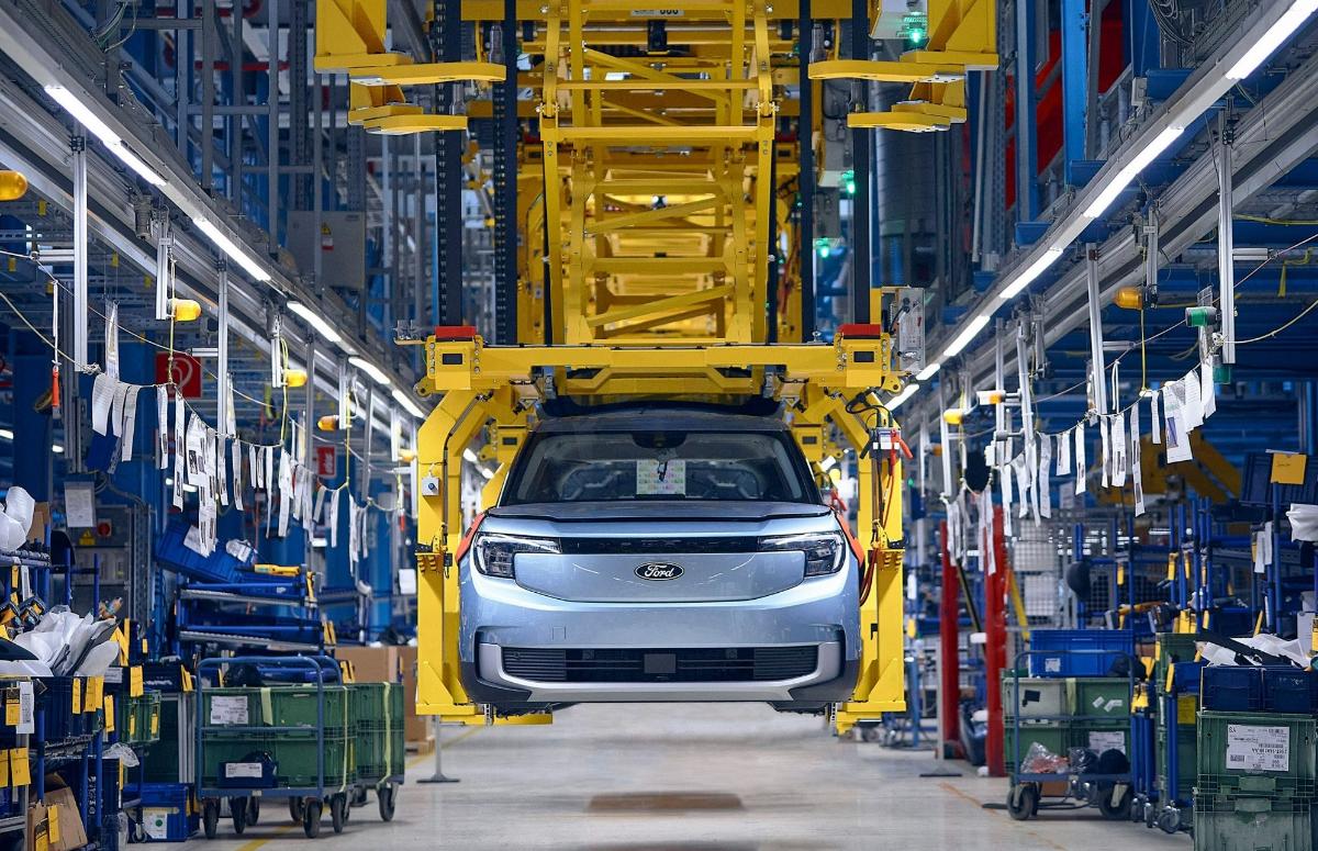 Ford массово возвращает уволенных инженеров, чтобы они исправили ошибки ИИ 