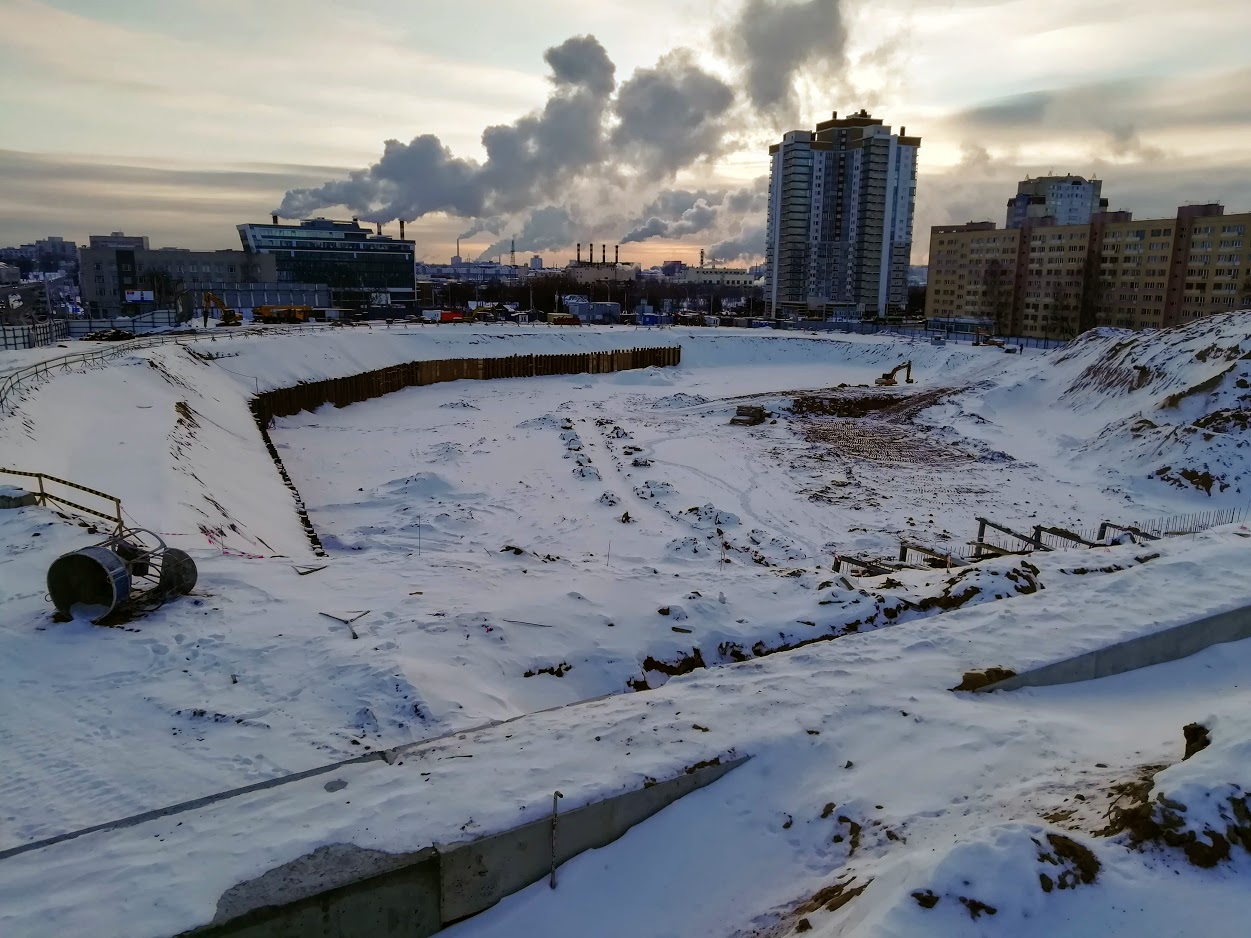 Что происходит на стройке торгового центра Green на Аранской в Минске?