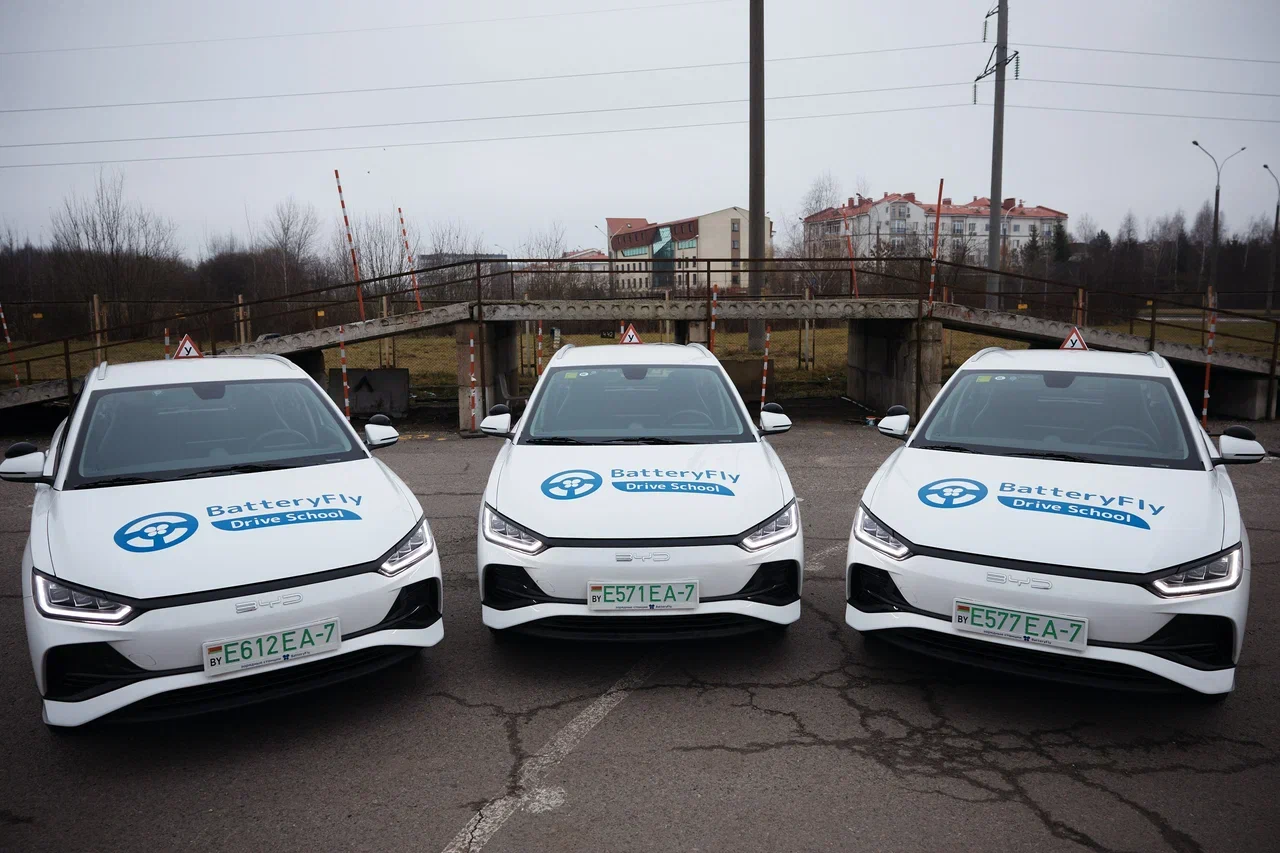 В Минске открыли школу для водителей электромобилей