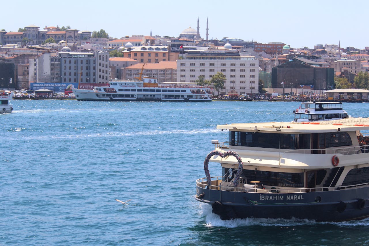 Отдыхающих в Турции предупредили об опасных бактериях в море