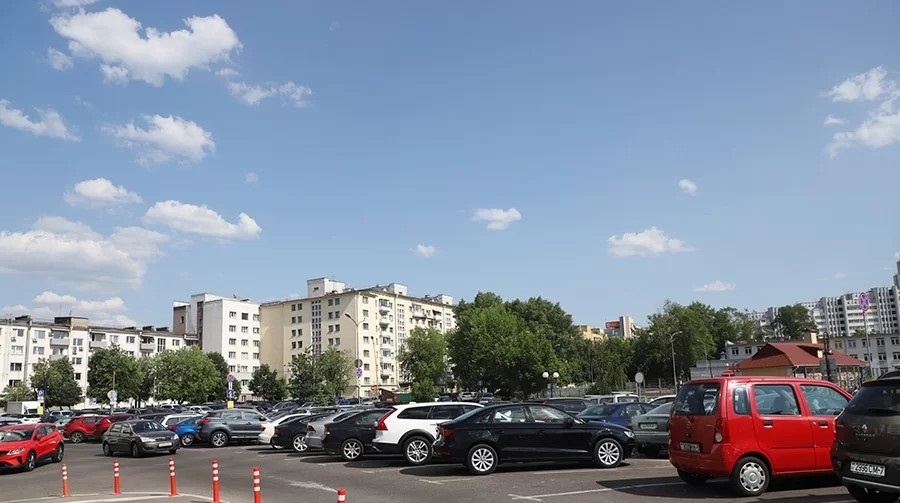 В центре Минска уберут большую парковку, чтобы восстановить исторический вид