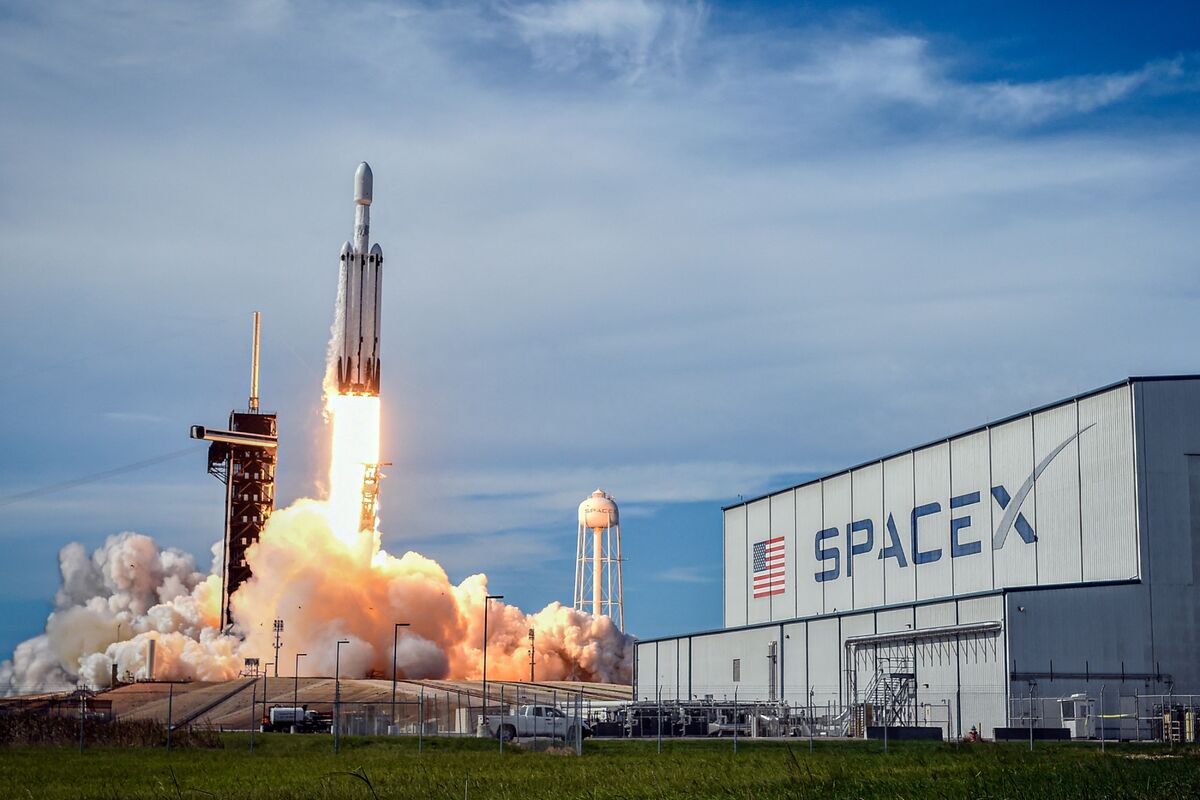 Несмотря на растущие убытки, SpaceX подала заявку на IPO. Илон Маск хочет привлечь $75 млрд