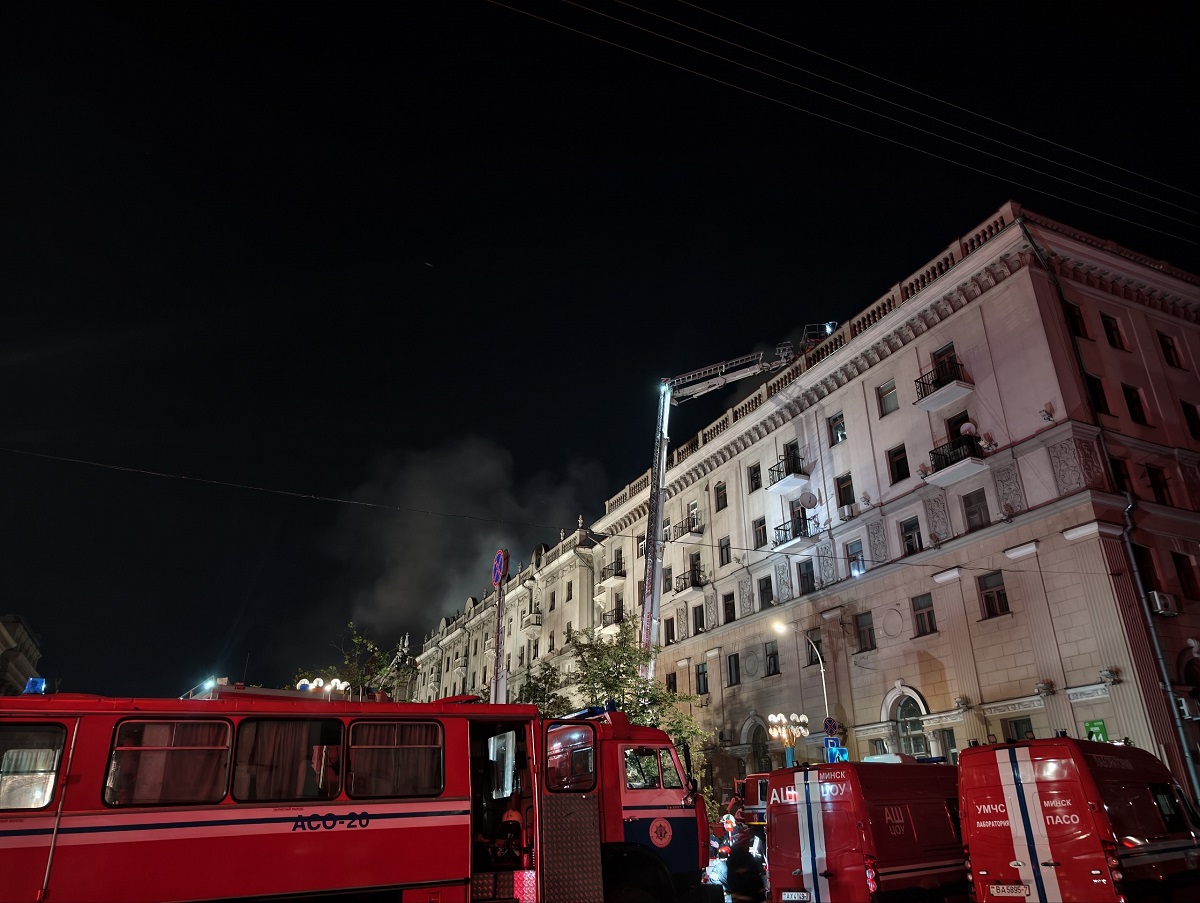 Что происходит в доме на Ленина в центре Минска, где почти всю ночь тушили сильный пожар