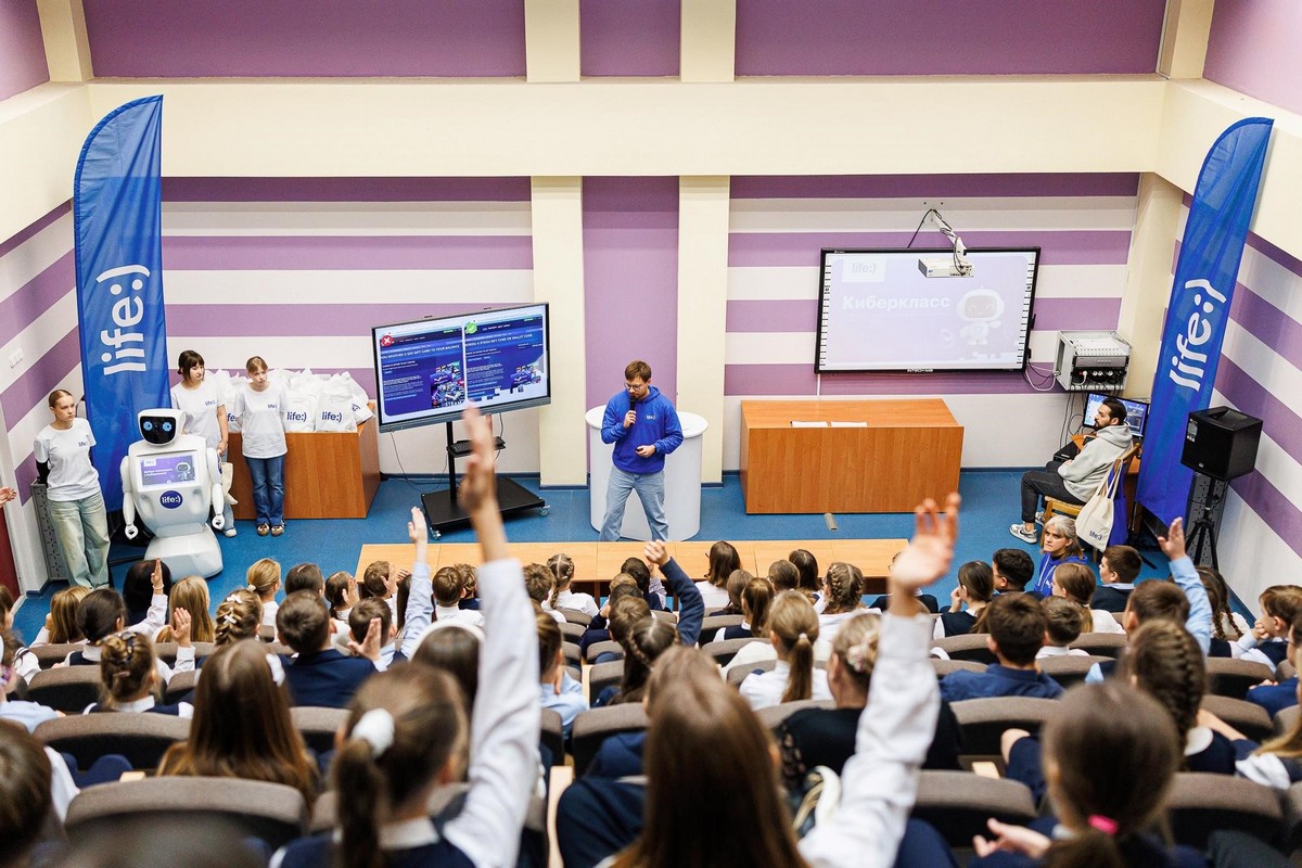life:) продолжает обучать школьников цифровой безопасности в рамках проекта «Киберкласс»