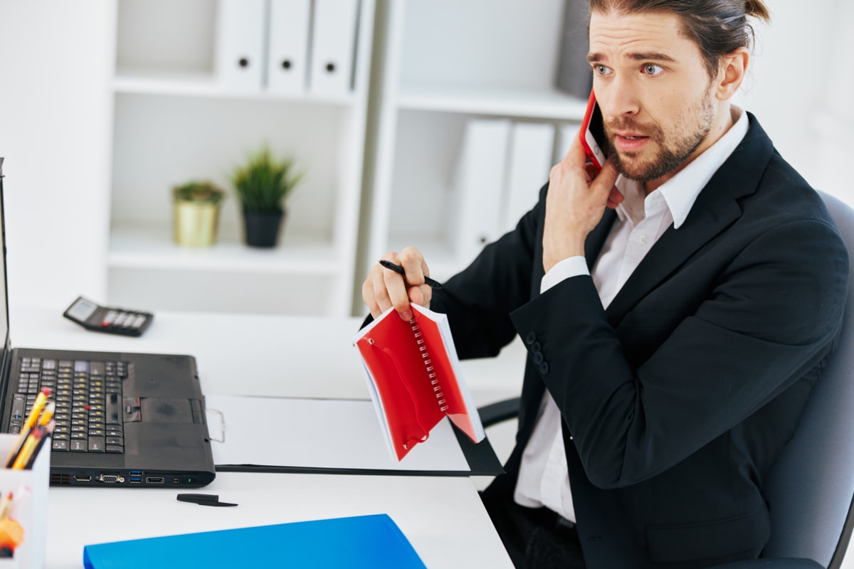 Налоговая массово блокирует счета компаний, если их нет по месту регистрации. Что происходит?