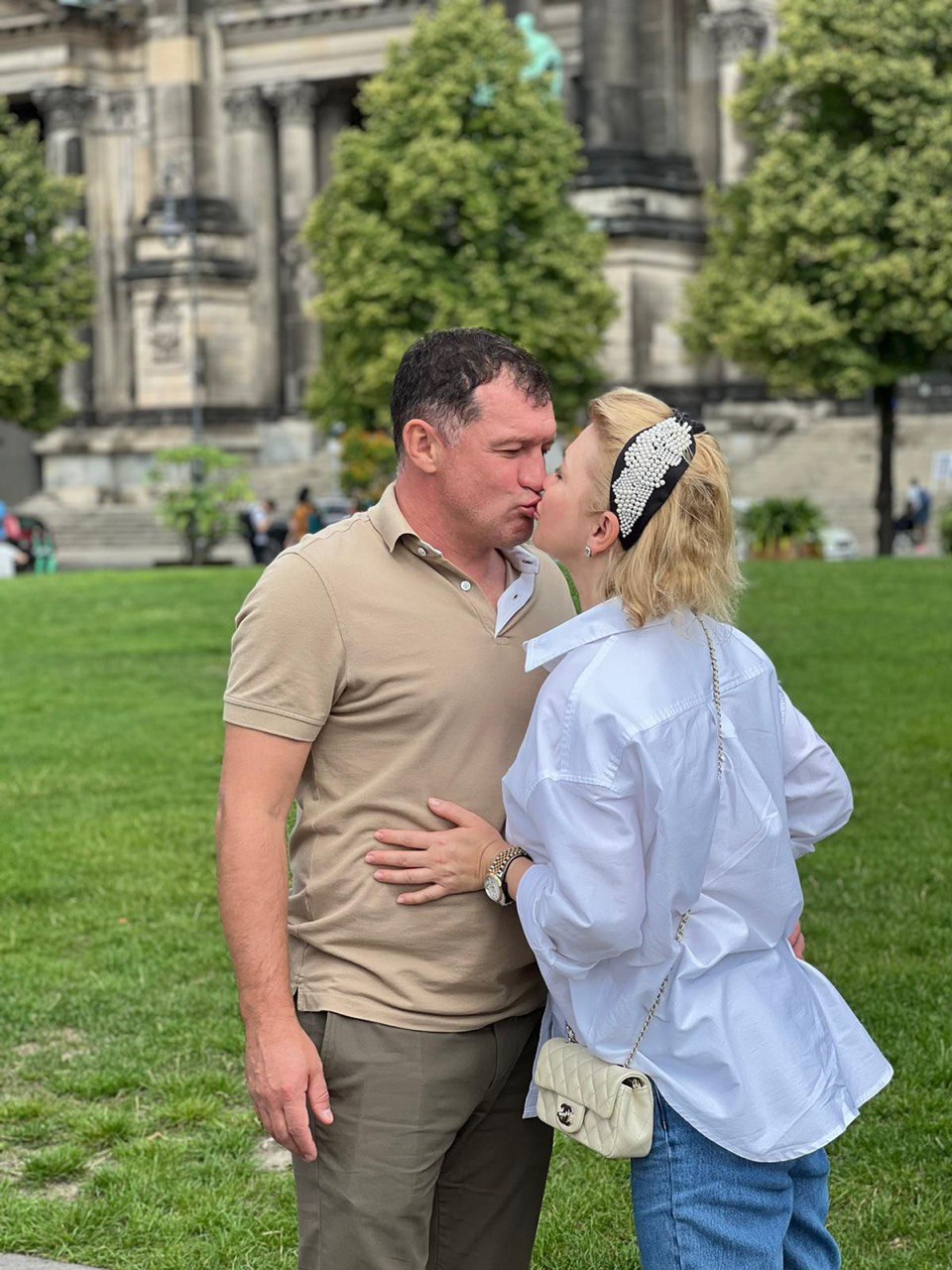 «Кто сказал, что любовь по&nbsp;привычке — это плохо?» Футбольный тренер Сергей Гуренко — о&nbsp;32-летнем браке, отношениях и&nbsp;деньгах