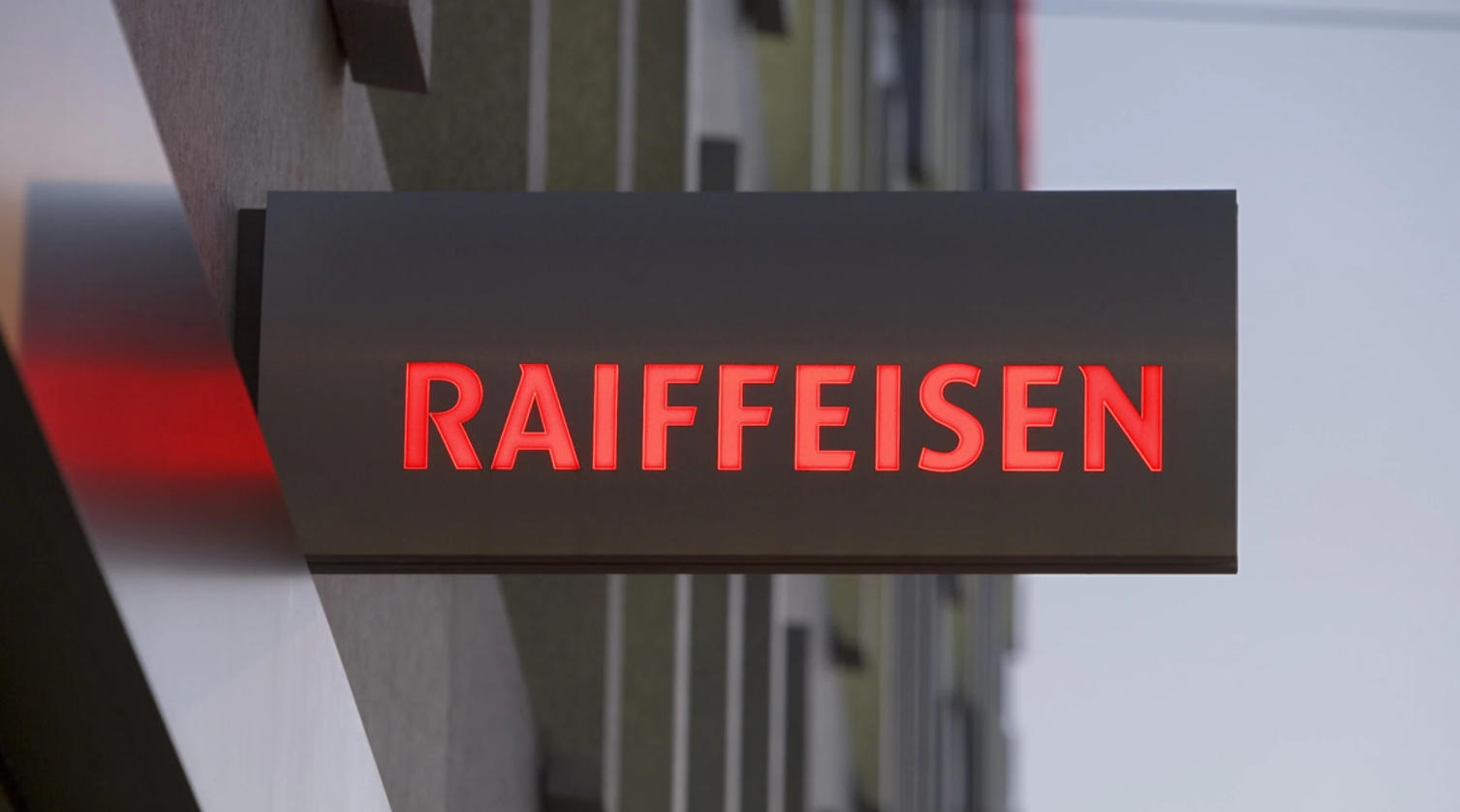 Raiffeisen закрыл все корреспондентские счета российских банков, кроме дочернего