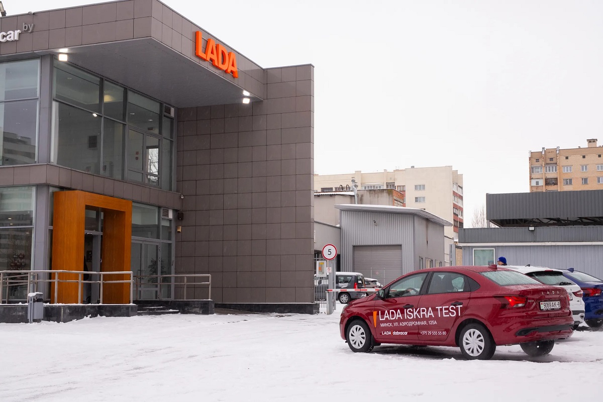 У LADA в Беларуси сменился дистрибьютор. Что будет с гарантией на машины