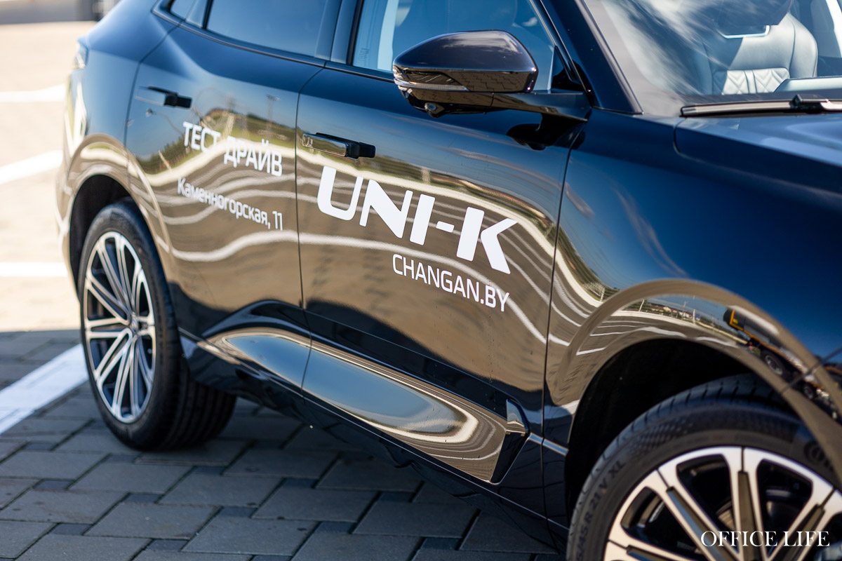 «Машина, которая забирает часть функций водителя». Протестировали флагманский кроссовер от Changan с директором «Мира фитнеса»