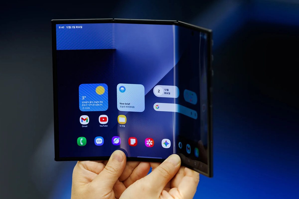 Первые складные смартфоны Samsung с тремя экранами раскупили за пять минут