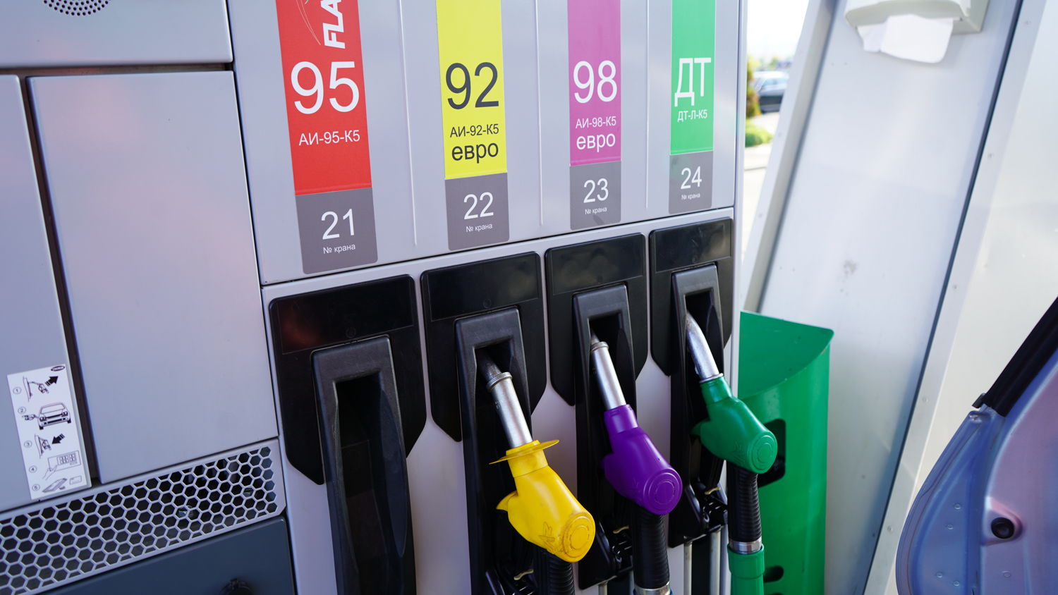 Цены на бензин в Беларуси: от чего зависят, что ждать и в чем риски? Разбираем с экспертом