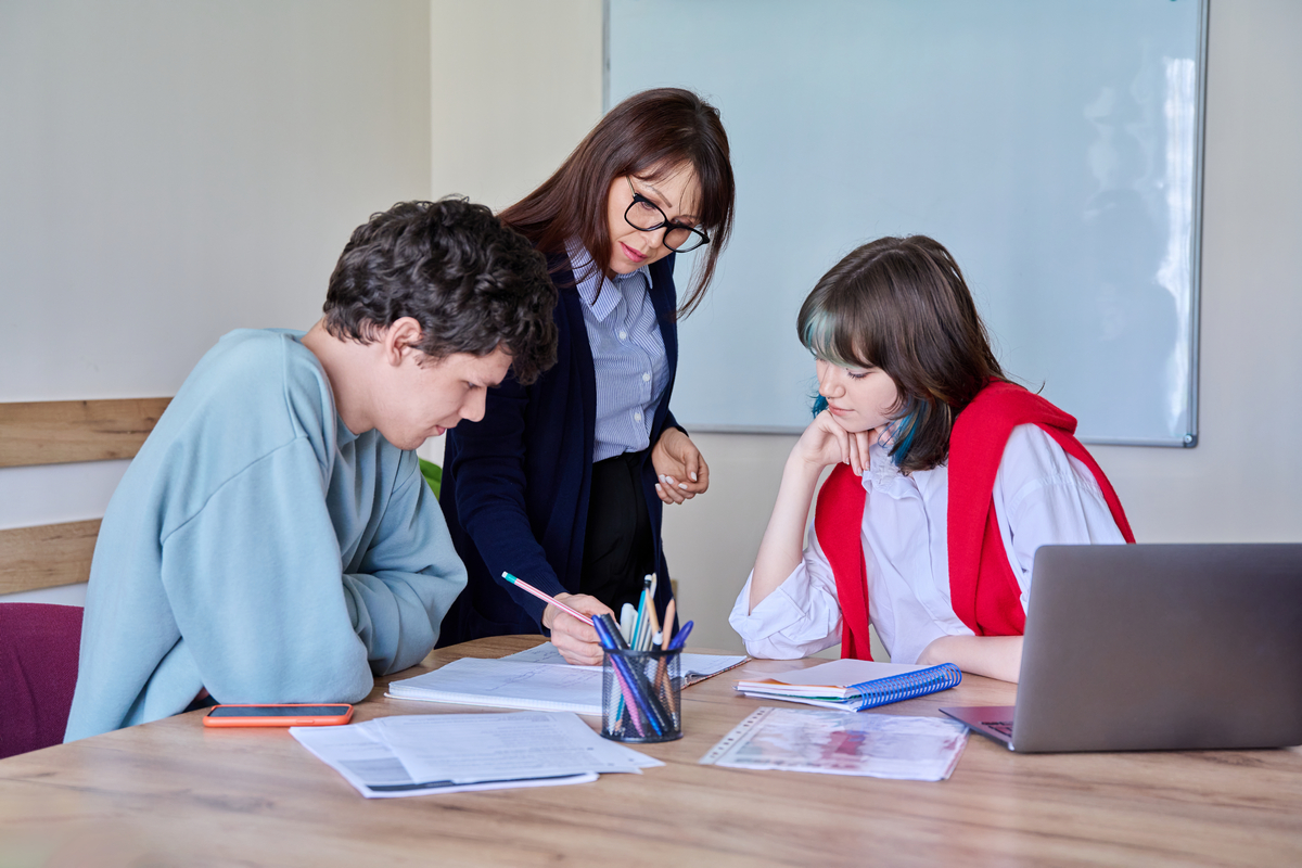 «Хотите работать с группами — регистрируйте юрлицо». В Беларуси предлагают ужесточить правила работы для репетиторов