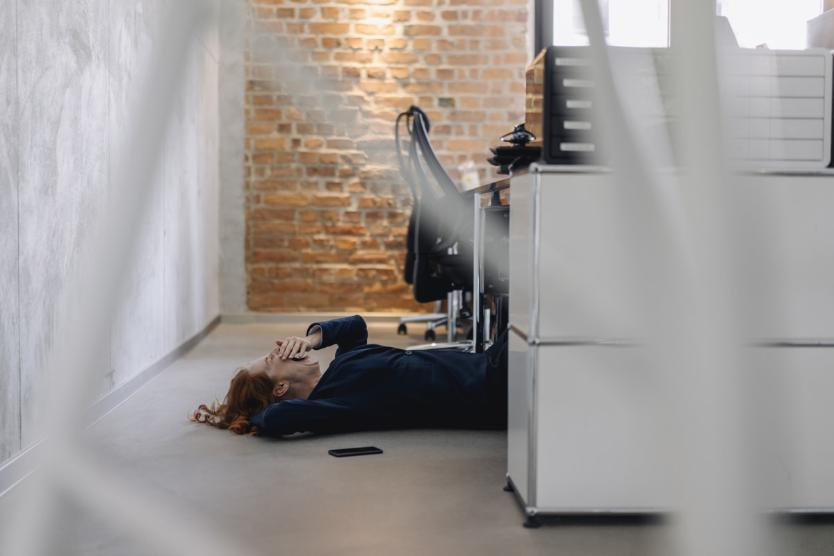 Чем опасны трудоголики для коллектива? Разбираемся, почему люди сбегают в работу