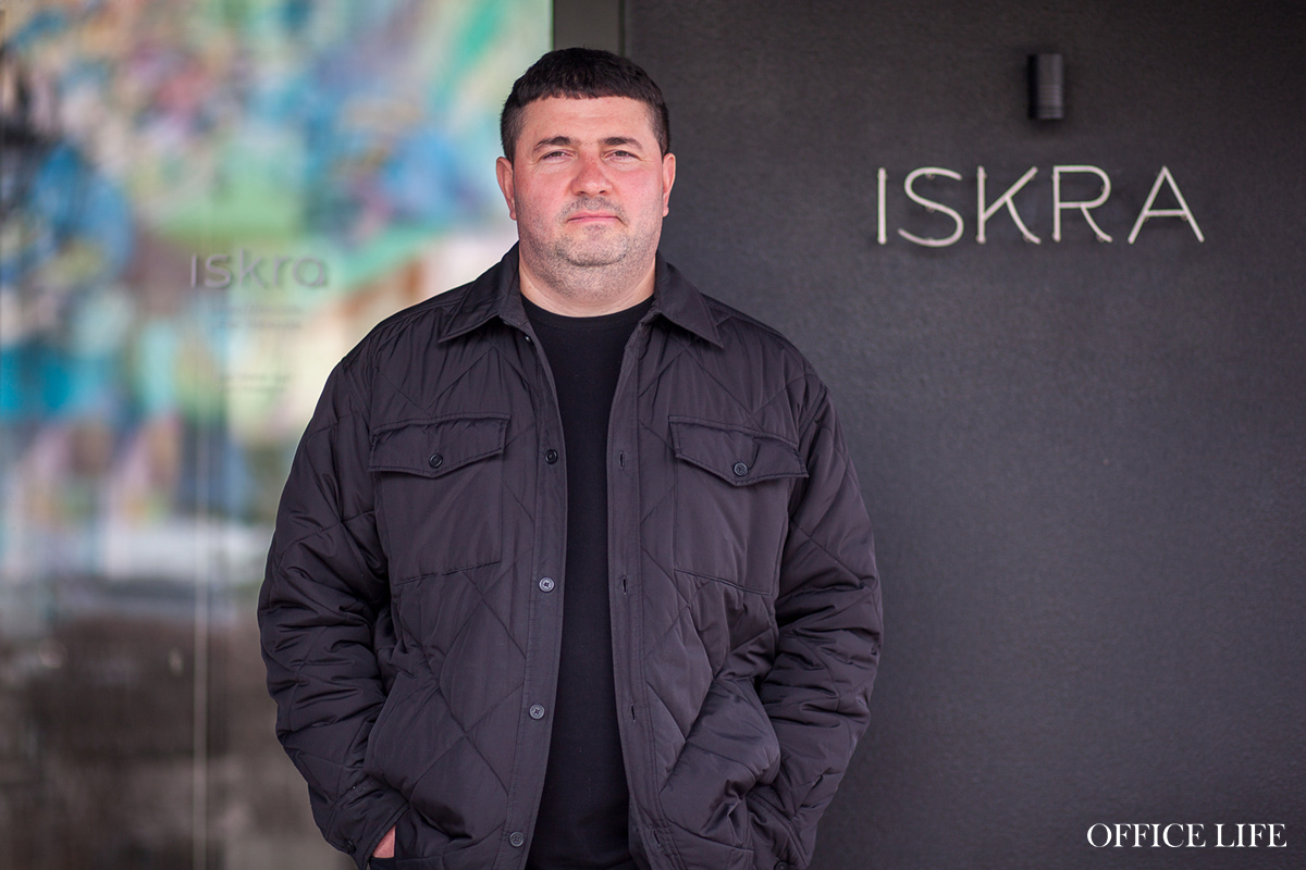 “Кафе, где годами подают одну пасту, - не про Беларусь”. Поговорили с совладельцем Iskra на Октябрьской