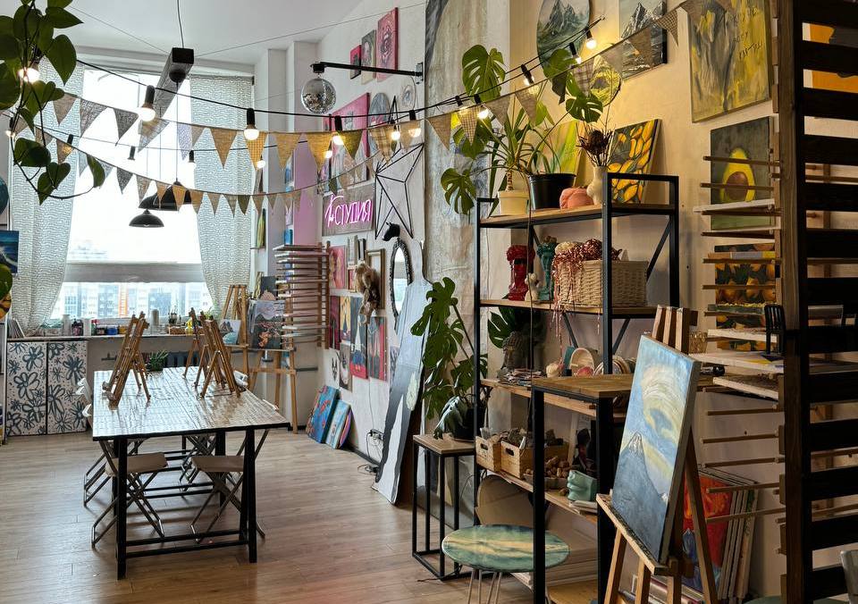 «На плохой бумаге хорошей работы не получится». Как открыть студию рисования