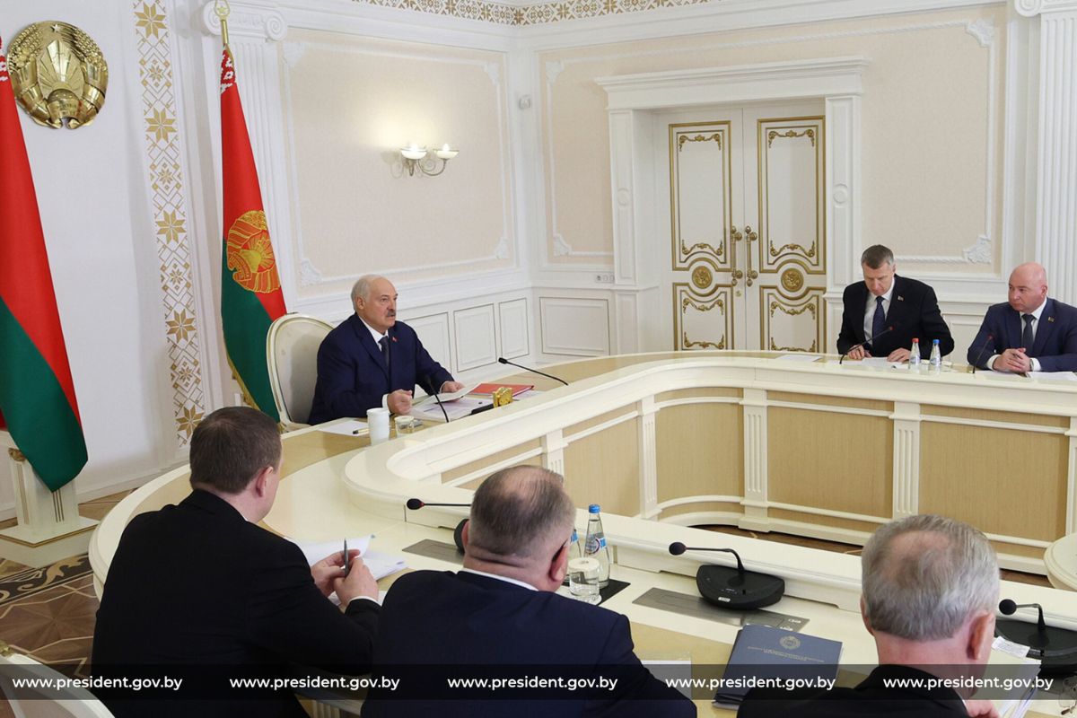 «Сразу в&nbsp;СИЗО». Лукашенко поручил жестко разобраться с&nbsp;необоснованным посредничеством