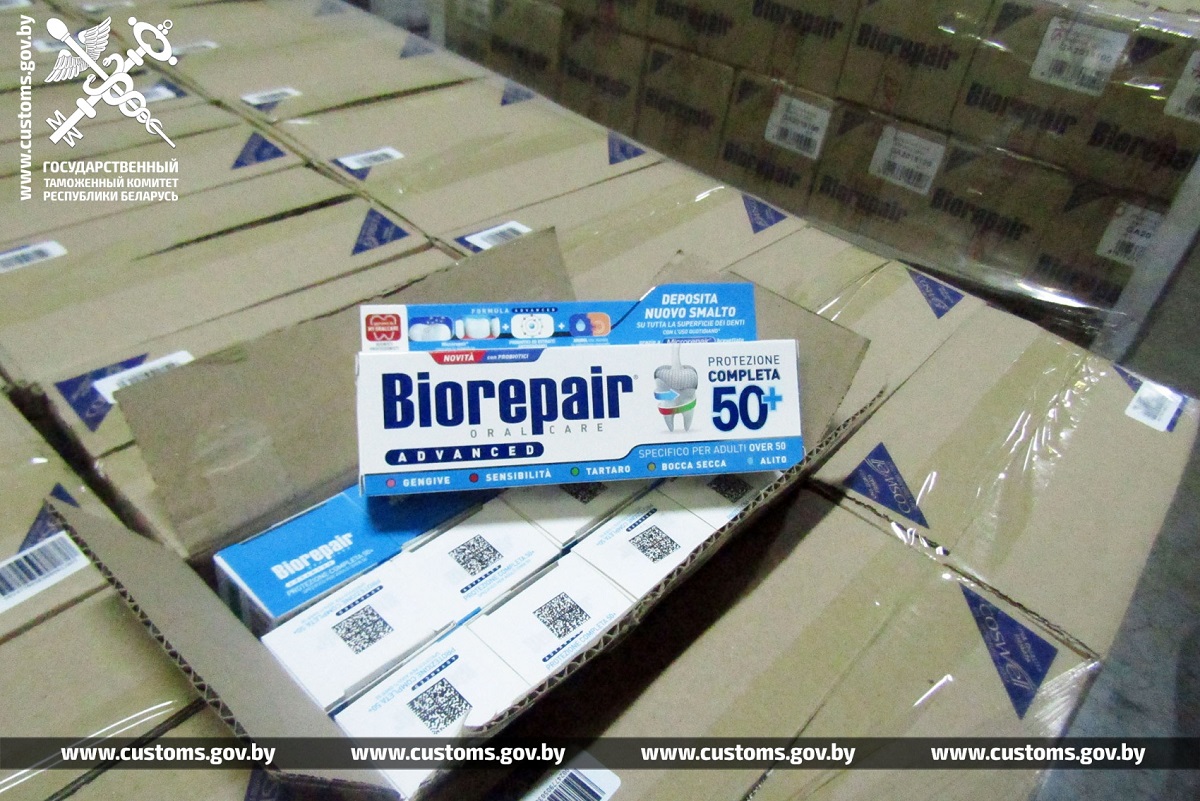 На таможне проверили цену партии импортной зубной пасты. Оказалось, ее занизили в 6 раз