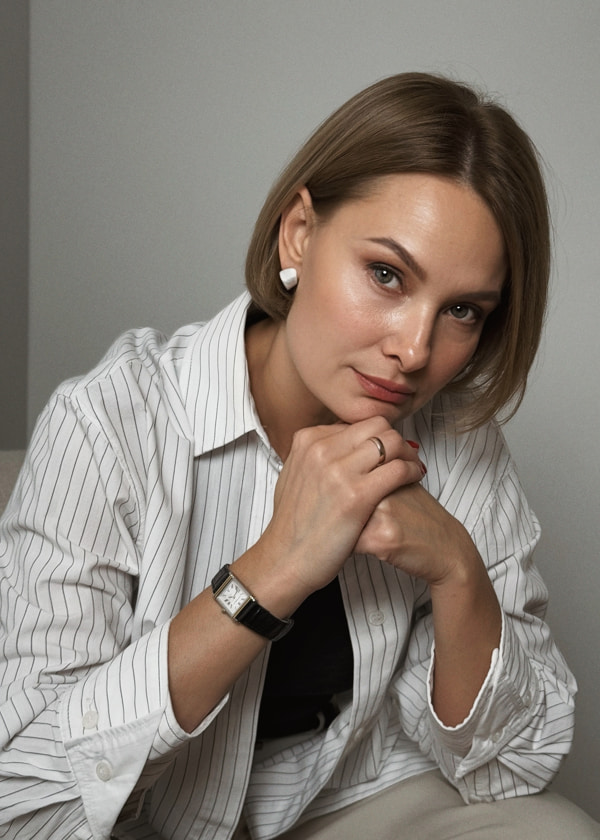 «Телесные колготки под пуховик – непобедимая ошибка». Поговорили со стилистом, шопинг с которой стоит $200