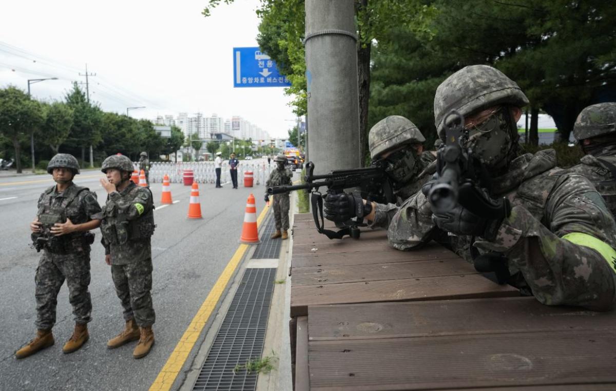 В Южной Корее ввели военное положение: что произошло