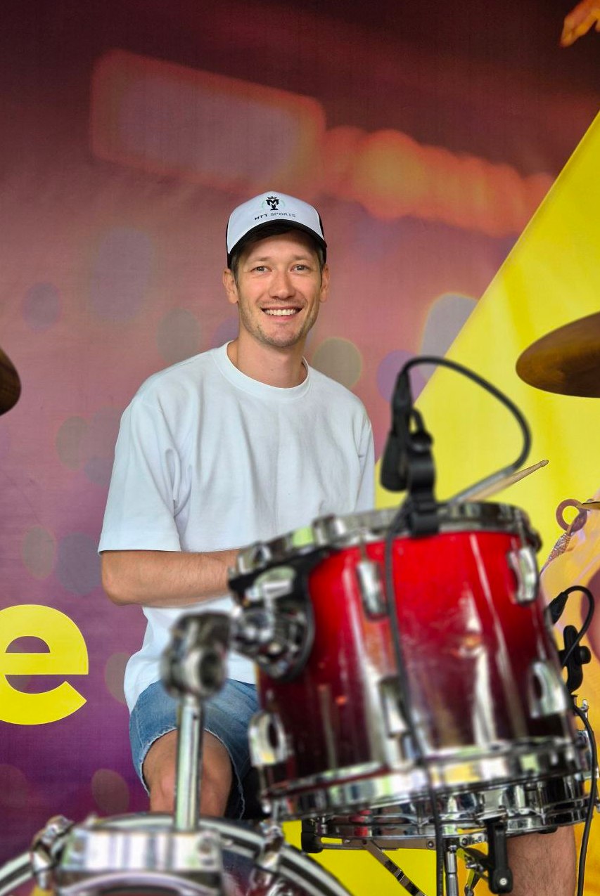 Усатый офис: почему мужчины P1 Лизинг вдруг отрастили усы?