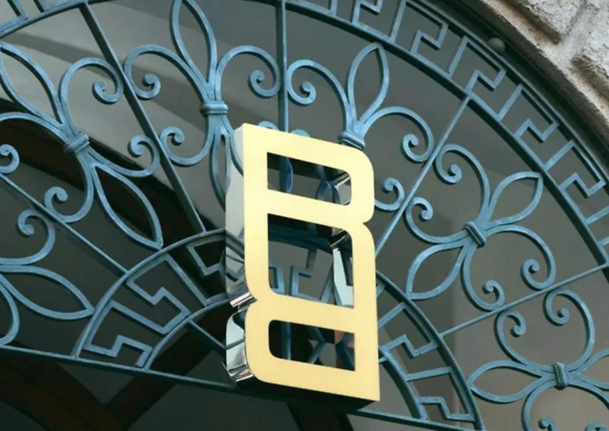 У автомобильного бренда Range Rover впервые появился собственный логотип