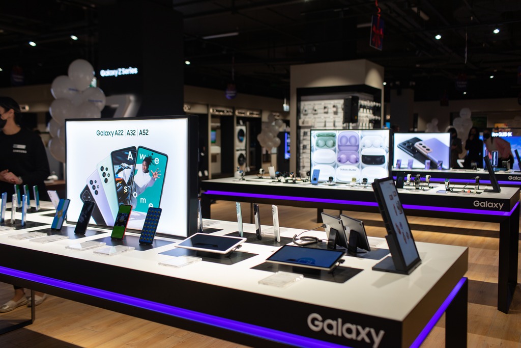 Samsung открыл фирменный магазин в ТРЦ Palazzo