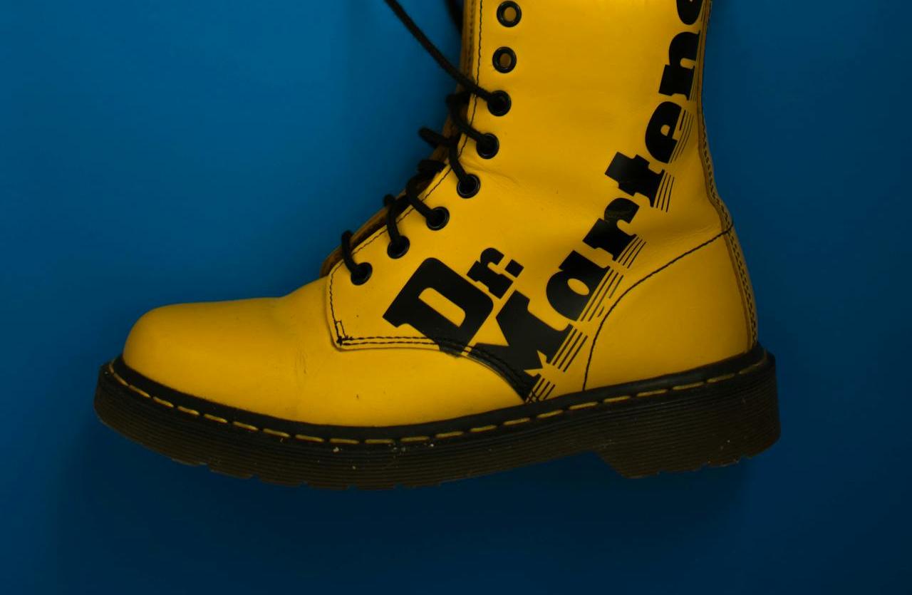 Акции производителя ботинок Dr. Martens рухнули до исторического минимума: что произошло