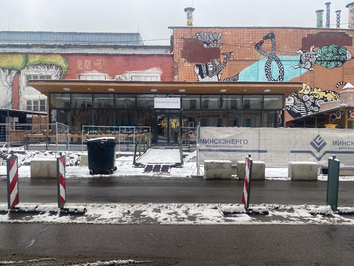 « Где-то точно есть проходик к нашим дверям». Как стройка повлияла на жизнь самой тусовочной улицы Минска