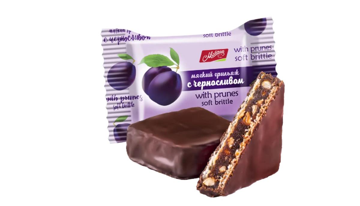 Женщина сняла в TikTok конфеты с червями и молью. Санслужба отреагировала