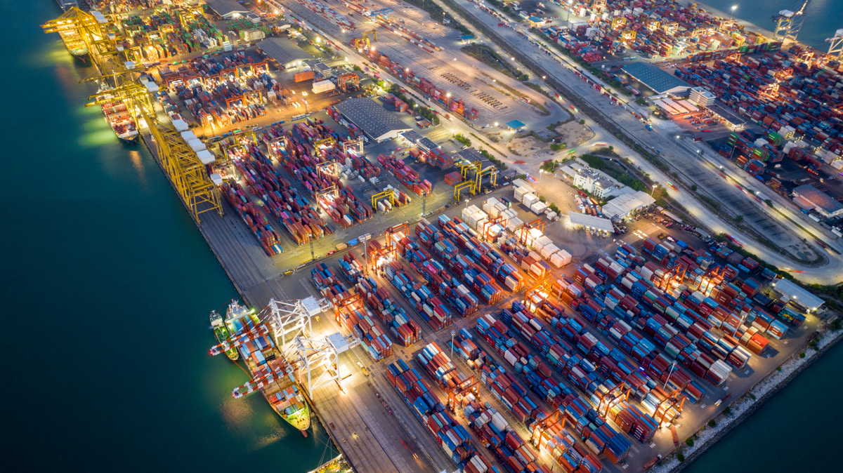 В Китае торговый профицит вопреки тарифам США достиг в 2025 году рекордных $1,2 млрд