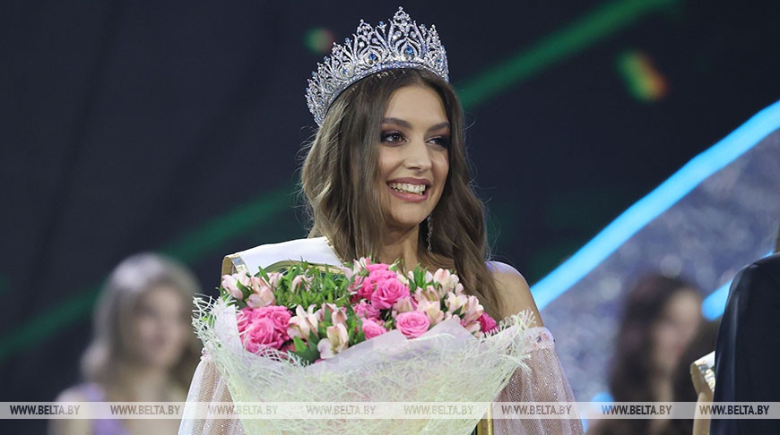 «Мисс Беларусь» вручили машину, серьги, денежный приз и корону