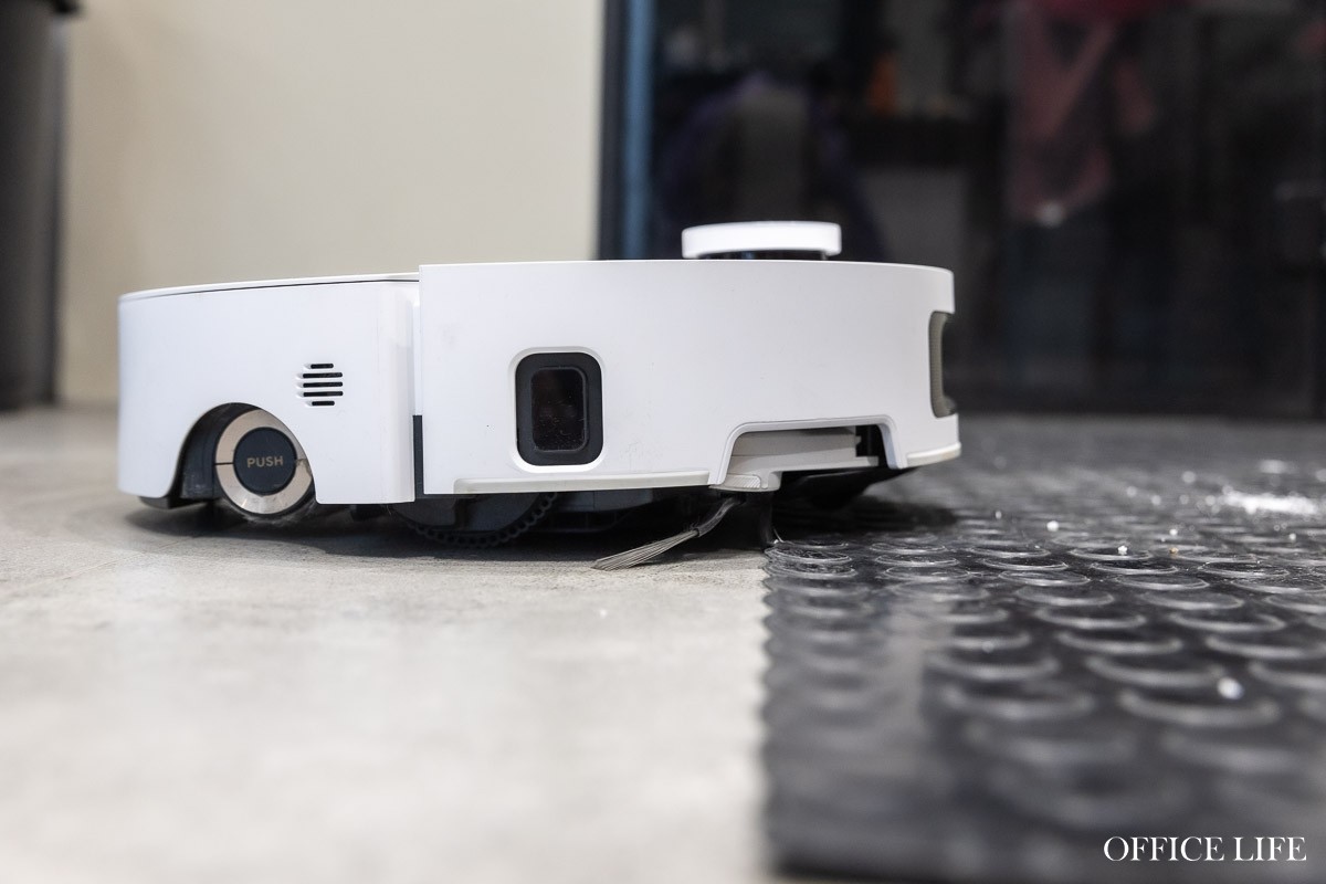 Ни одна собака не пострадала! Как мы тестировали робот-пылесос в салоне для животных