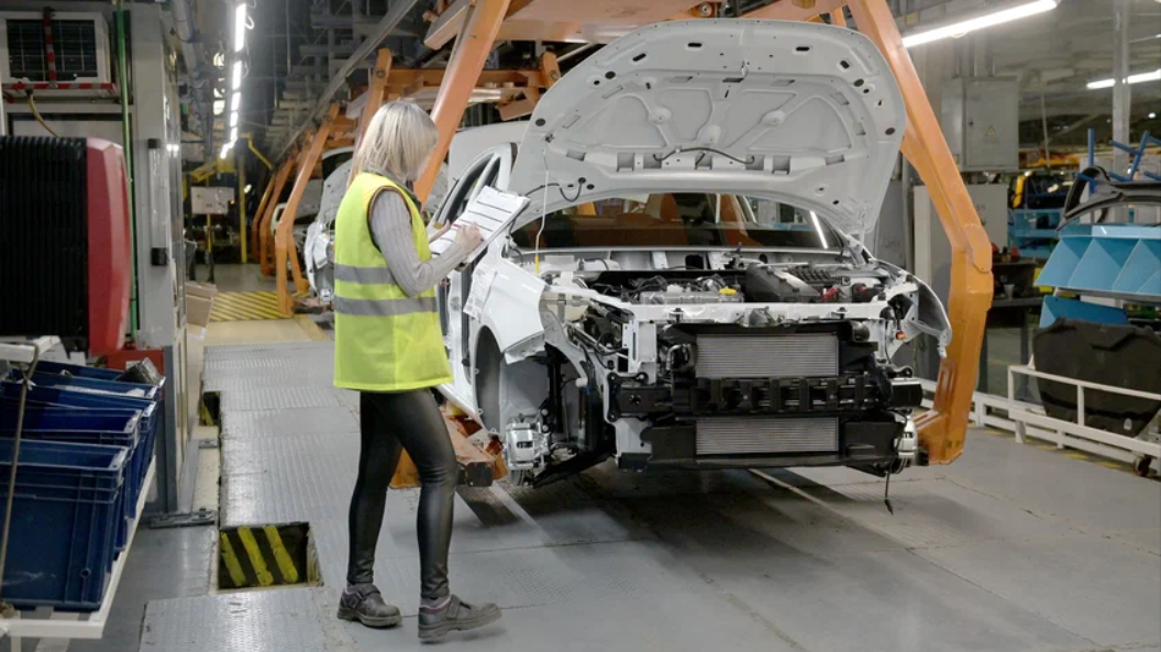 АвтоВАЗ временно сократит выпуск Lada Vesta из-за дефицита комплектующих