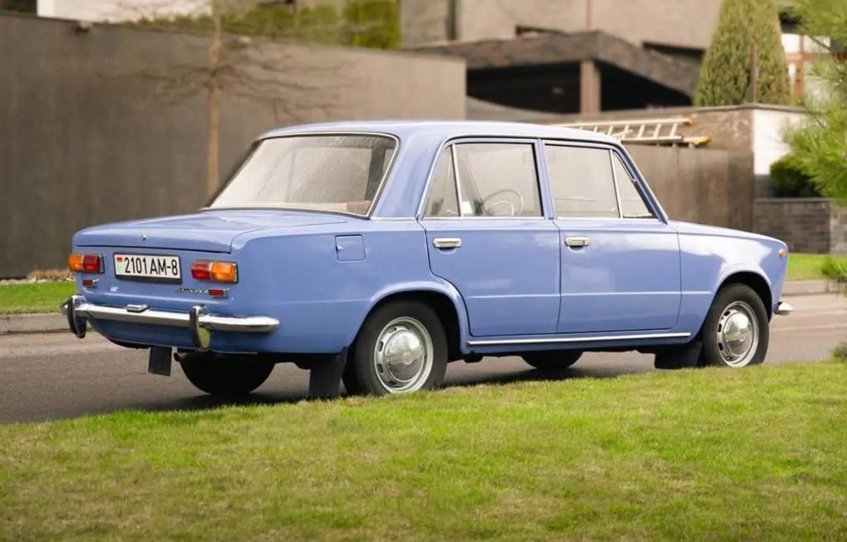 Известный в Минске каршеринговый сервис включил в свой автопарк «копейку» 