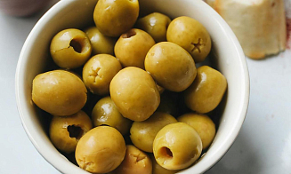 В Беларуси запретили продавать два вида испанских оливок