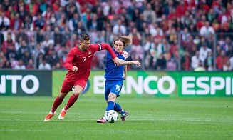 Роналду забивает исторический гол на ЧМ по футболу, а FIFA и UEFA спорят из-за новых правил