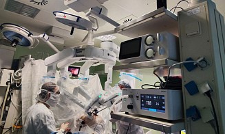 Белорусские хирурги провели первую операцию с помощью китайского робота Medbot