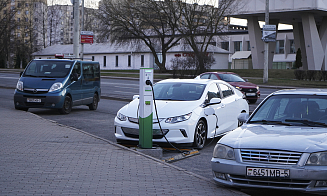 В каком случае владельцев электромобилей освободят от платы за парковку