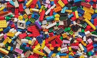 LEGO передумала выпускать кубики из переработанного пластика. В чем причина
