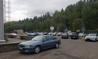 На авторынке в Малиновке более чем за $500 тыс. продают платную парковку 