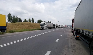 Бизнес-ассоциации Литвы потребовали от властей упростить пропуск грузовиков через границу