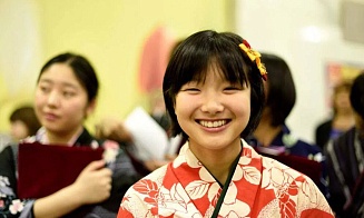Маски сброшены: после отмены ковидных ограничений японцы массово ищут тренеров по улыбке