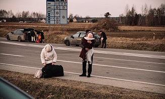 «Жилье закончилось». Что происходит в странах, куда бегут украинцы и белорусы