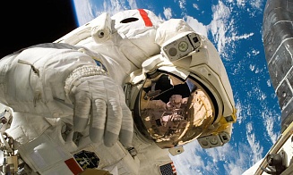 Модный дом Prada пошьет скафандры для космонавтов 