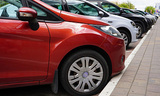 Минчане жалуются в Госконтроль на дефицит мест для авто в «Минск-Мире» и «Маяке Минска»