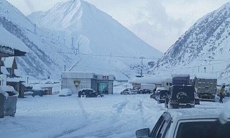 Из-за снегопада закрылся «Верхний Ларс» — единственный переход на границе Грузии и России