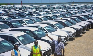 На кенийском острове из-за войны в Иране застряли тысячи люксовых автомобилей