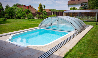 Инвестиция в комфорт и красоту: почему композитный бассейн от «Акваполис БСБК» лучше покупать осенью